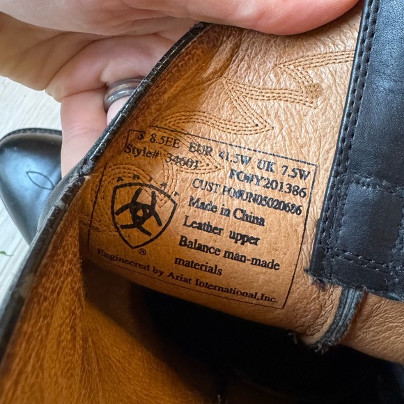 Like New Genuine Ariat Leather Western Boots Men’s size 8.5 in Black - Picture 11 of 11